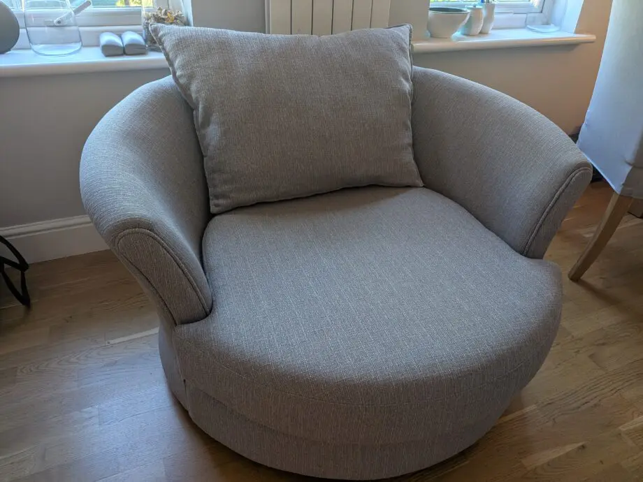 DFS Owen Swivel Chair
