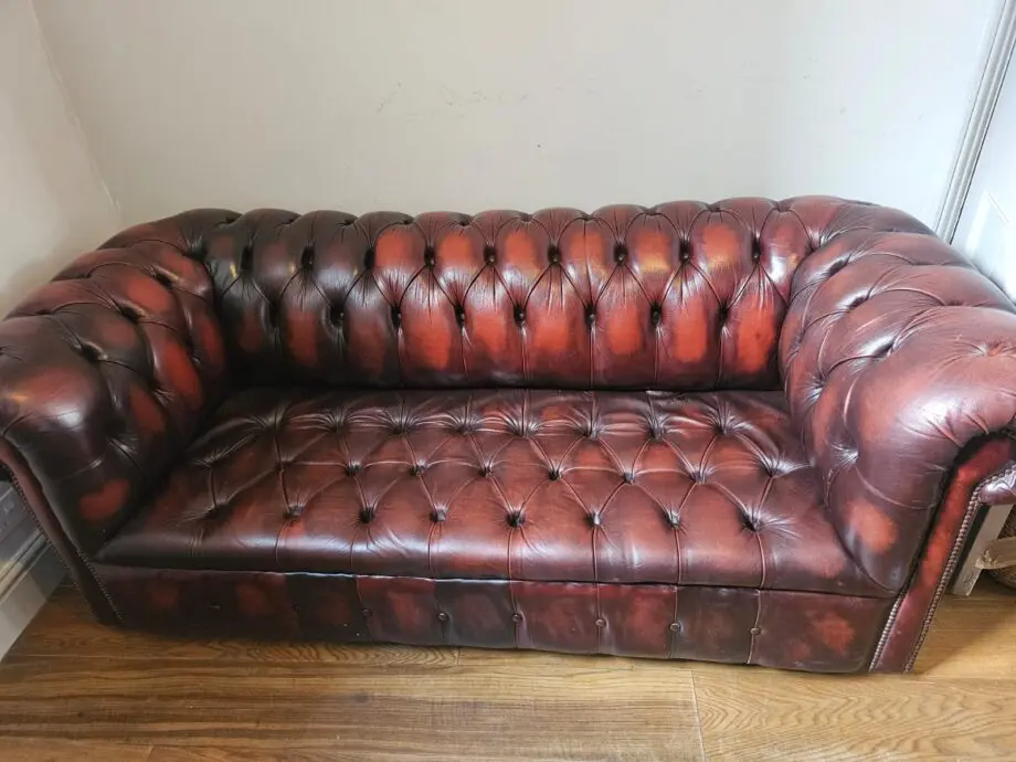 Beautiful 3 seater leather chesterfield sofa