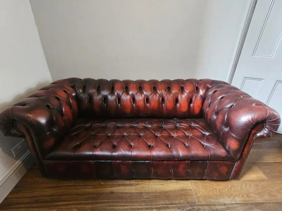 Beautiful 3 seater leather chesterfield sofa