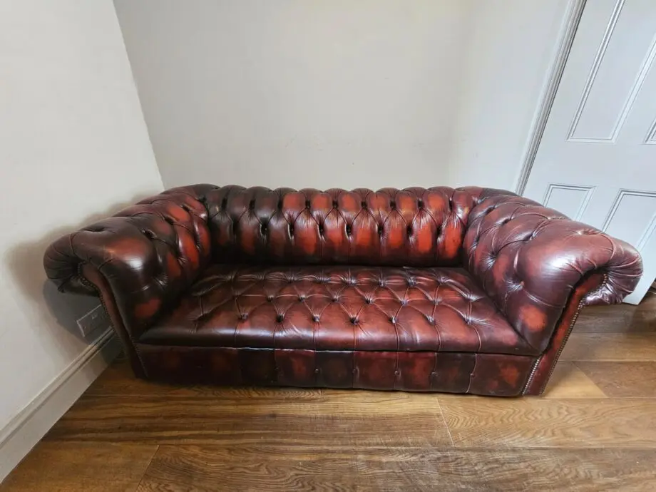 Beautiful 3 seater leather chesterfield sofa