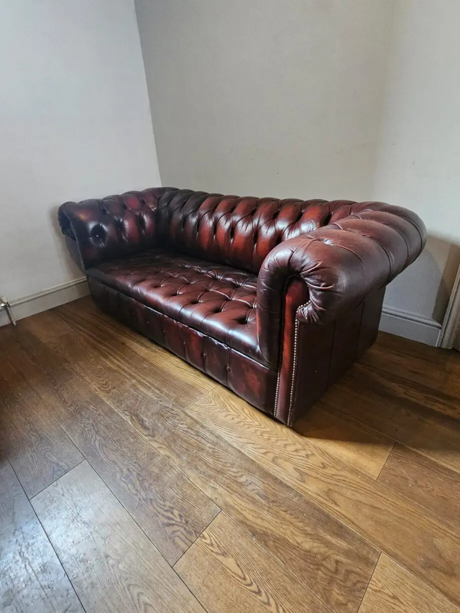 Beautiful 3 seater leather chesterfield sofa