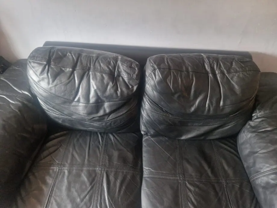 Black leather 2 + 3 sofa seaters
