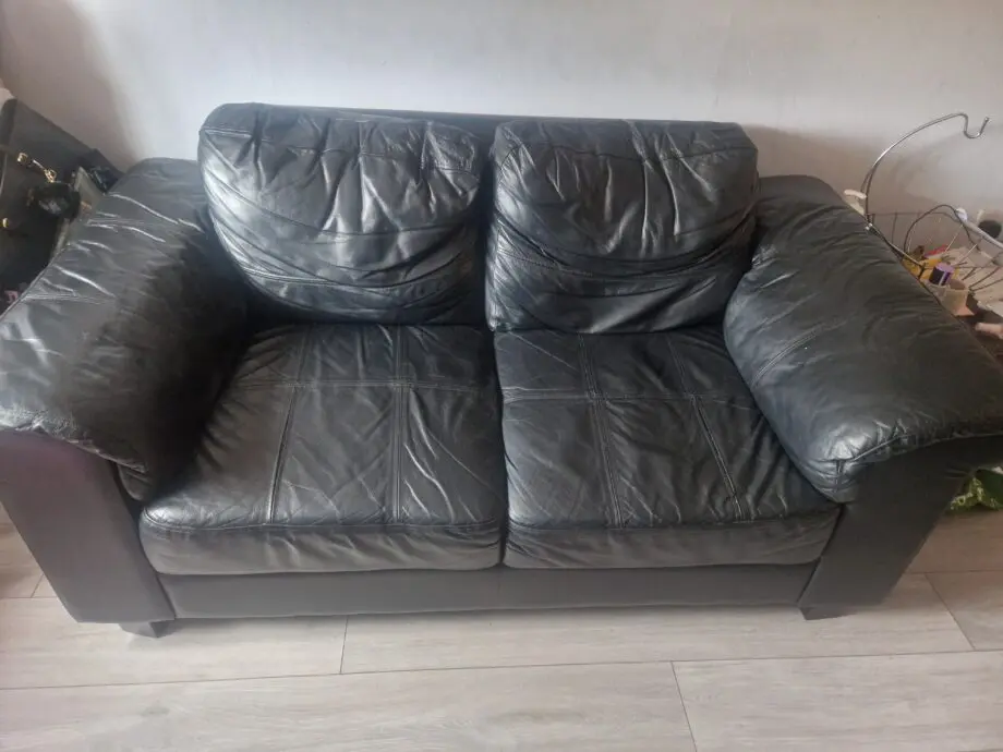 Black leather 2 + 3 sofa seaters