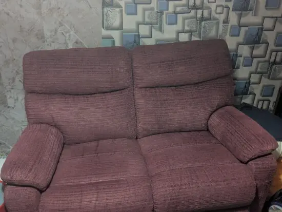 2 seater has two manual recliners and one seater electric recliner