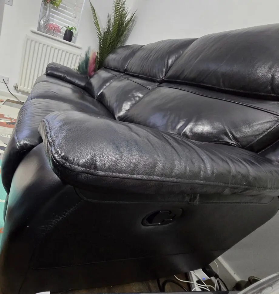 Sofa Set- model Warren Harveys- recliner black leather Sofa set