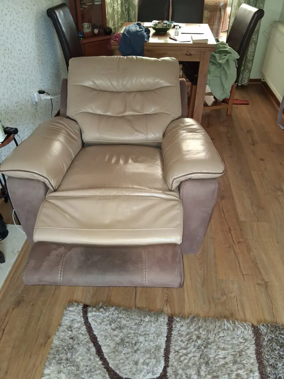 3 settee manual reclining sofa and 1 electric reclining chair