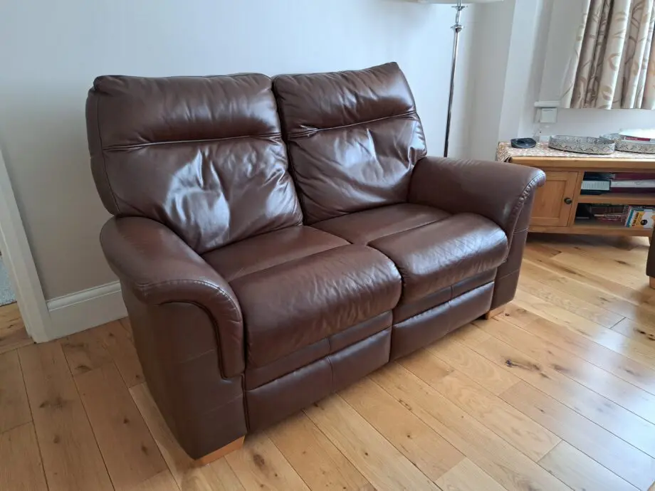 Parker Knoll Premium Quality workmanship leather Como oak 2 seater sofas