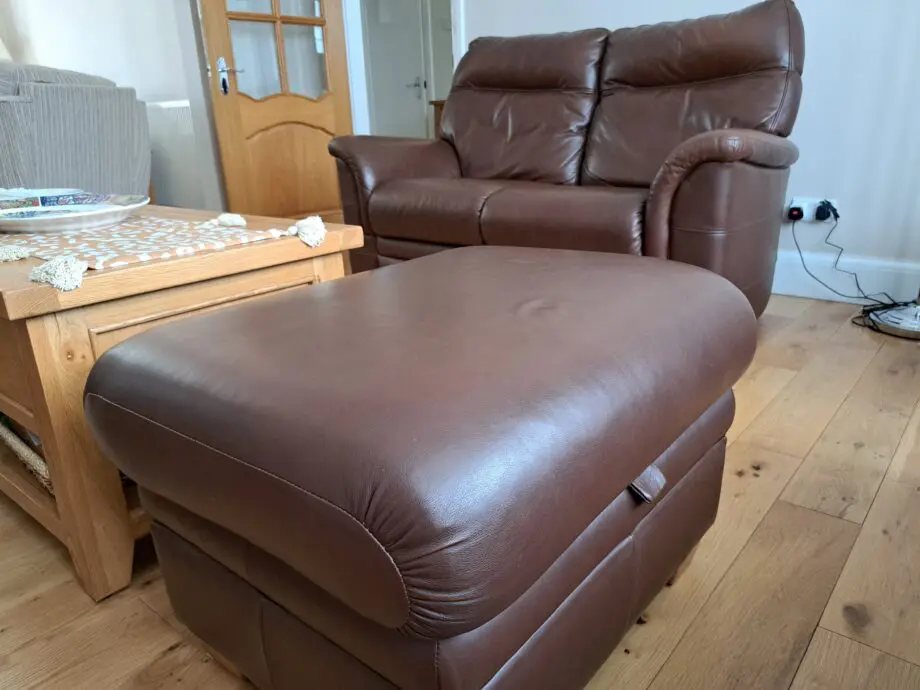 Parker Knoll Premium Quality workmanship leather Como oak 2 seater sofas