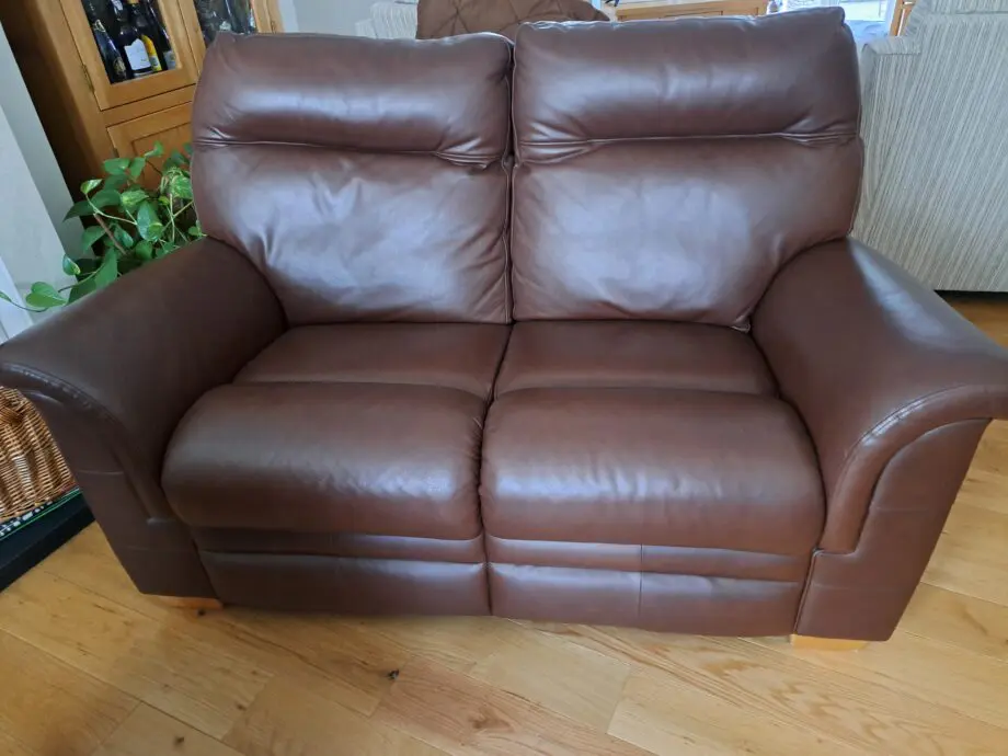Parker Knoll Premium Quality workmanship leather Como oak 2 seater sofas