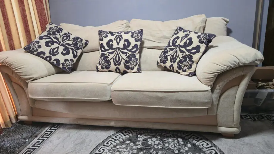 2 & 3 seater sofas in excellent condition
