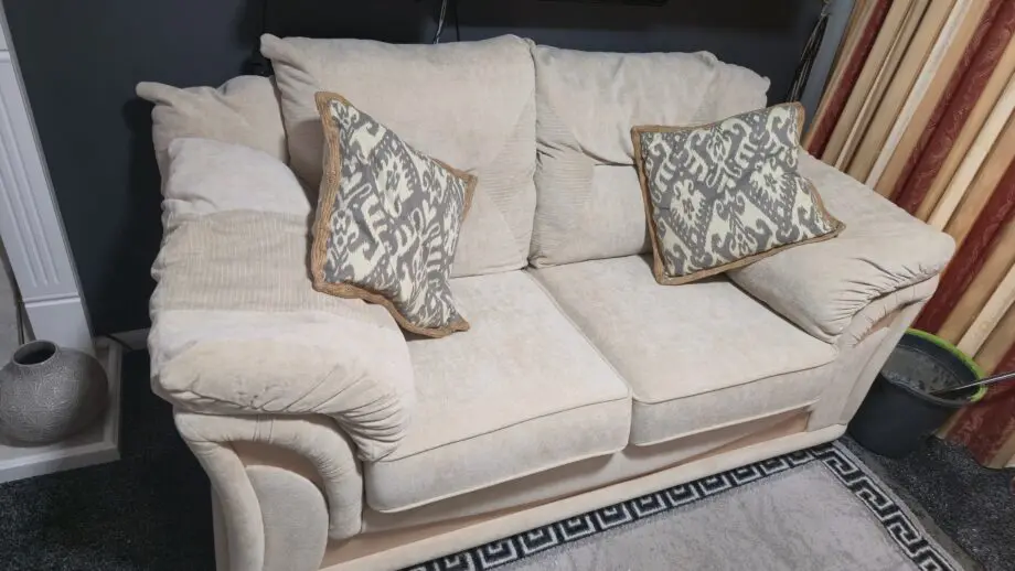 2 & 3 seater sofas in excellent condition