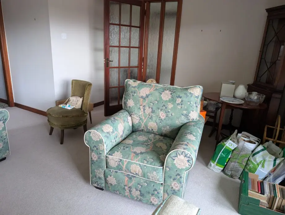 Beautiful and Exclusive Brand New Sofas and Stuff Upperton Four Seater Sofa with Chairs and Footstool
