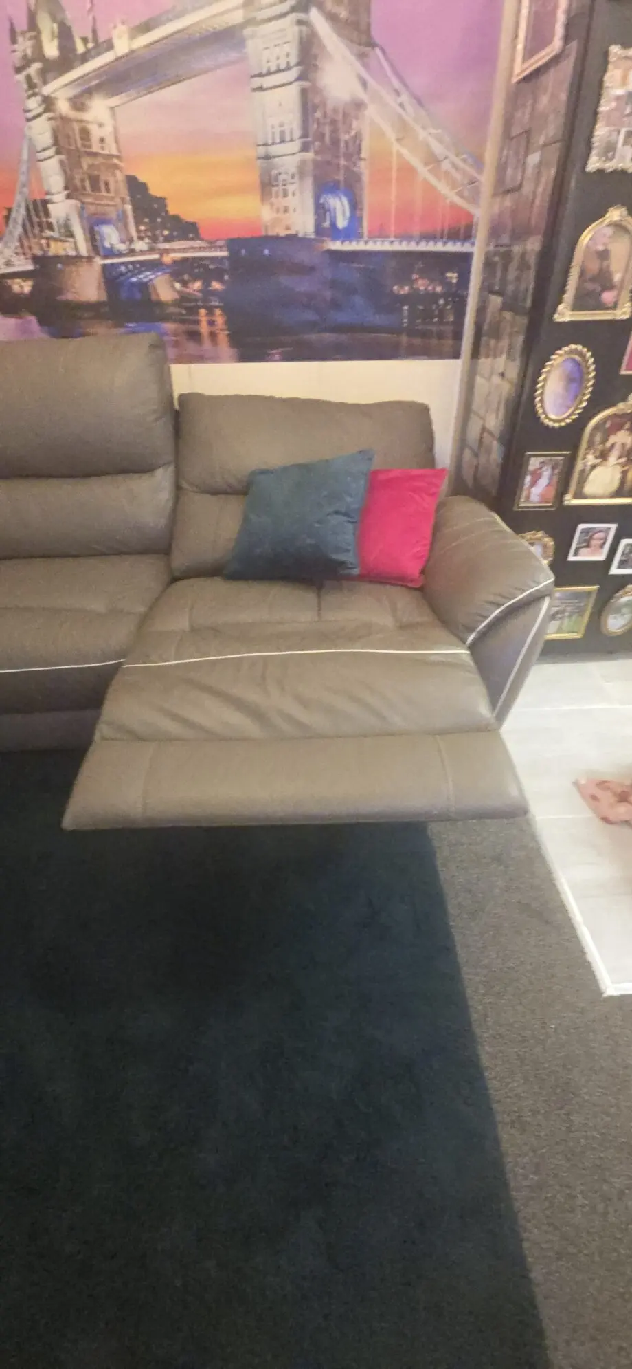 Dfs 4 seater sofa with with piping with recliners at each end