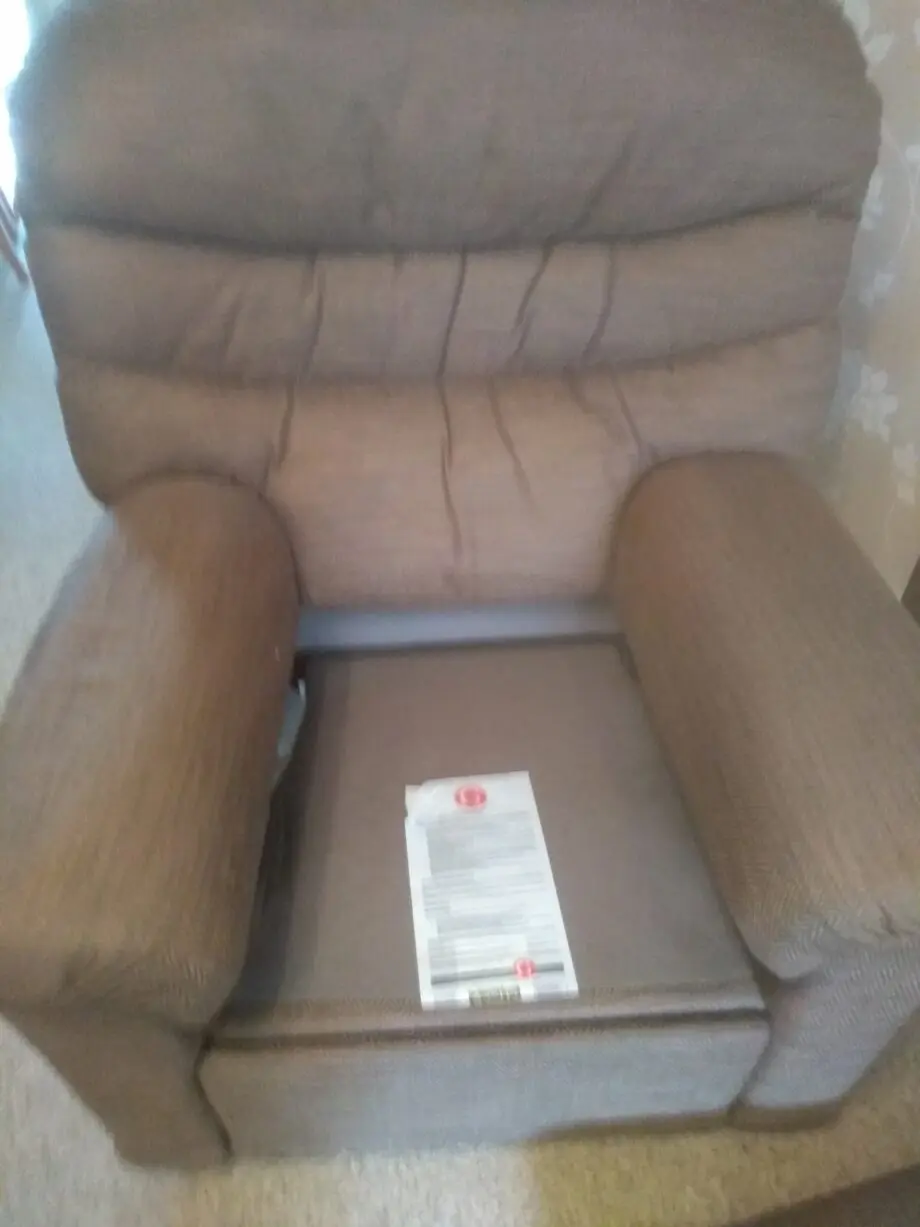 G Plan 'Malvern' three piece. SG Plan 'Malvern' three seater settee and two electric recliner chairs. Brown electric recliner chairs. brown.