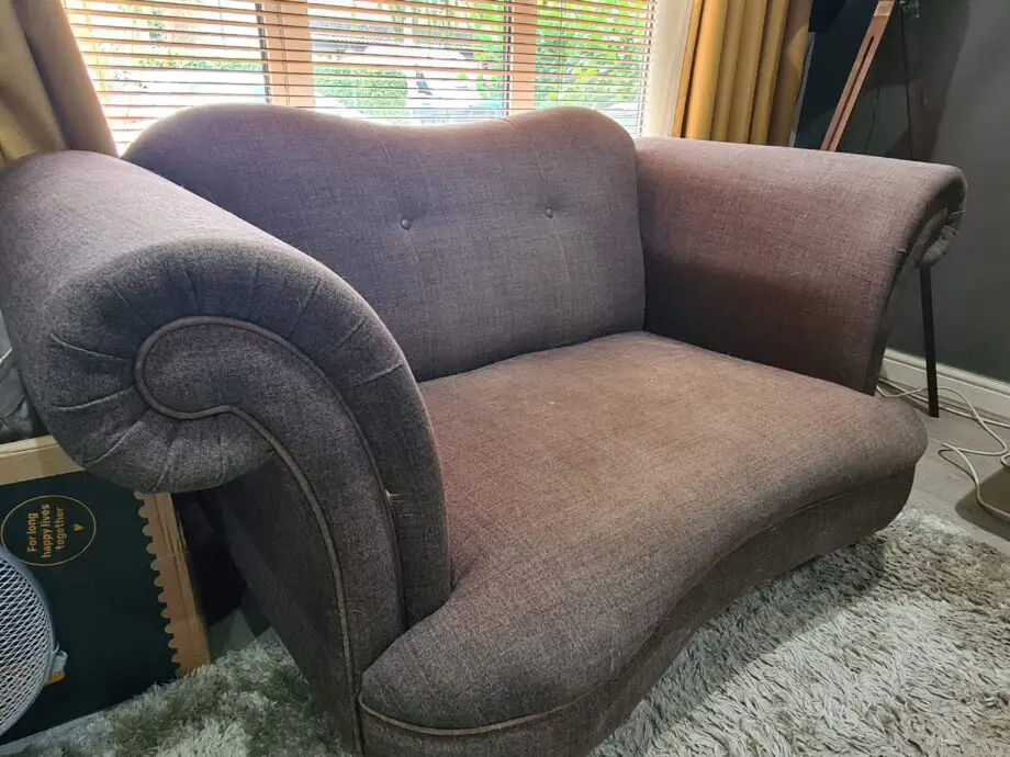 Comfortable 2 piece DFS sofa in good condition