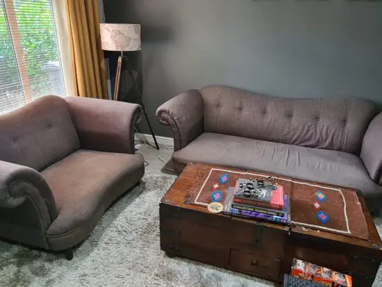 Comfortable 2 piece DFS sofa in good condition