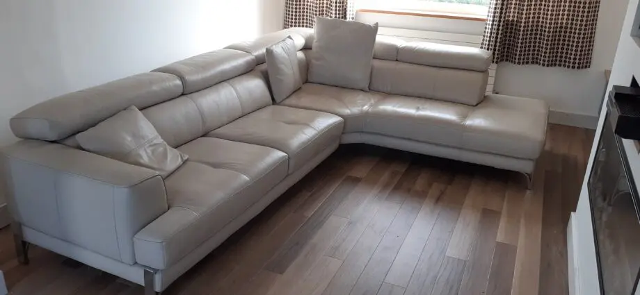 Cream Leather Corner Sofa.