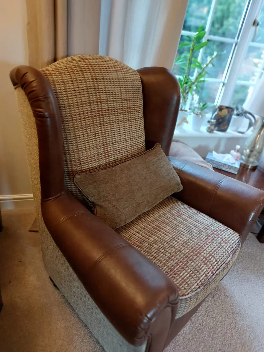 Beautiful 3 seater sofa and 2 chairs