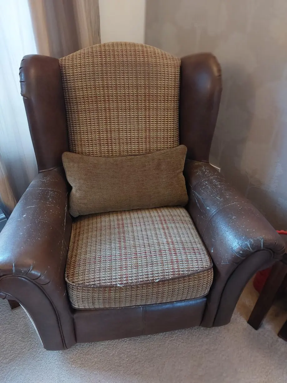 Beautiful 3 seater sofa and 2 chairs