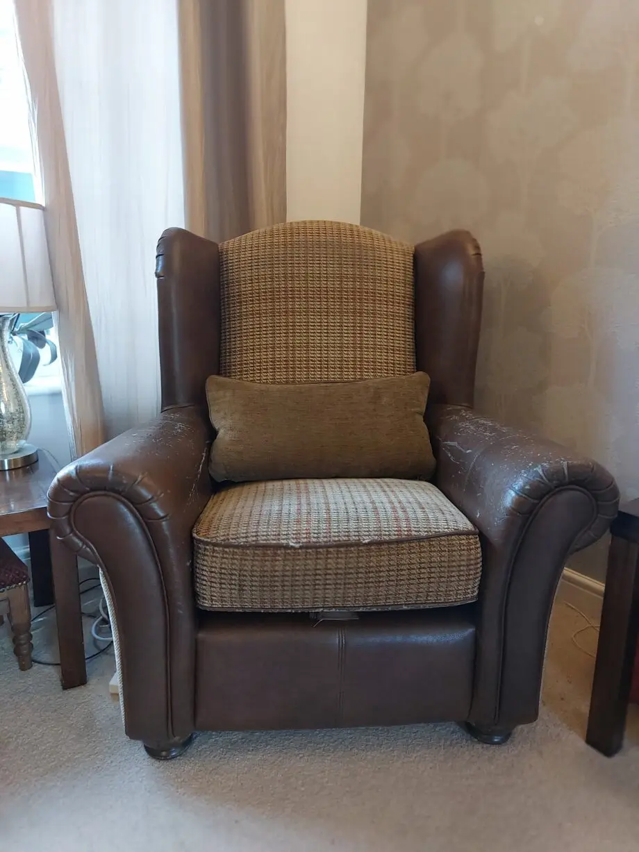 Beautiful 3 seater sofa and 2 chairs