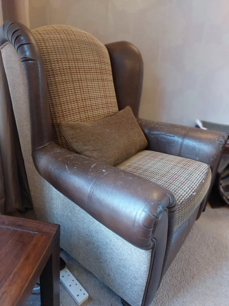 Beautiful 3 seater sofa and 2 chairs
