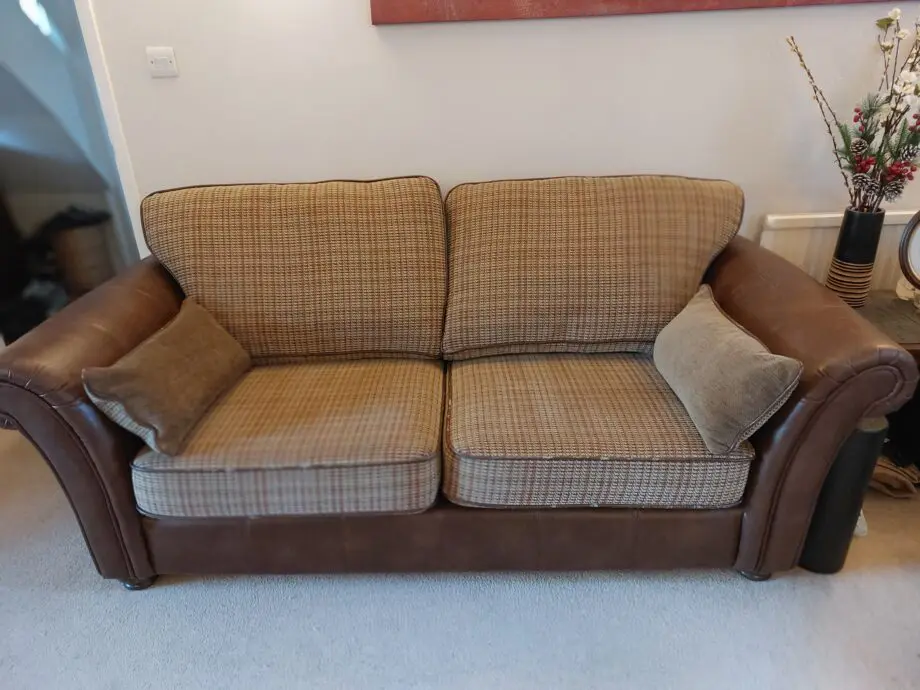 Beautiful 3 seater sofa and 2 chairs
