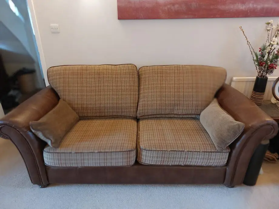 Beautiful 3 seater sofa and 2 chairs