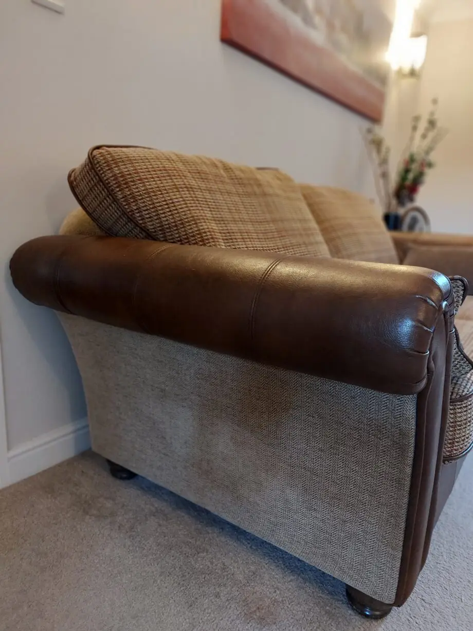 Beautiful 3 seater sofa and 2 chairs