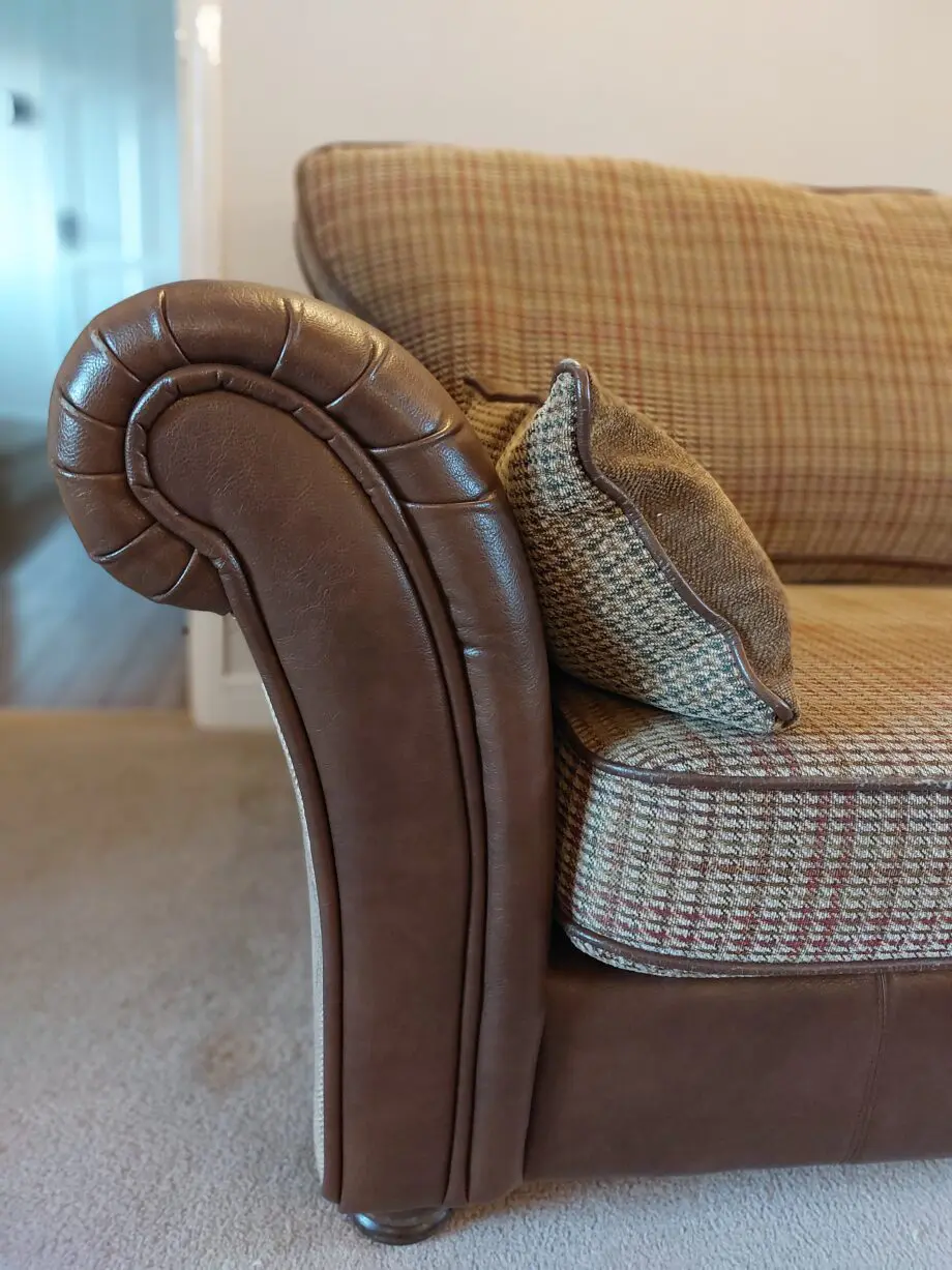 Beautiful 3 seater sofa and 2 chairs