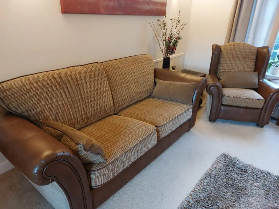 Beautiful 3 seater sofa and 2 chairs
