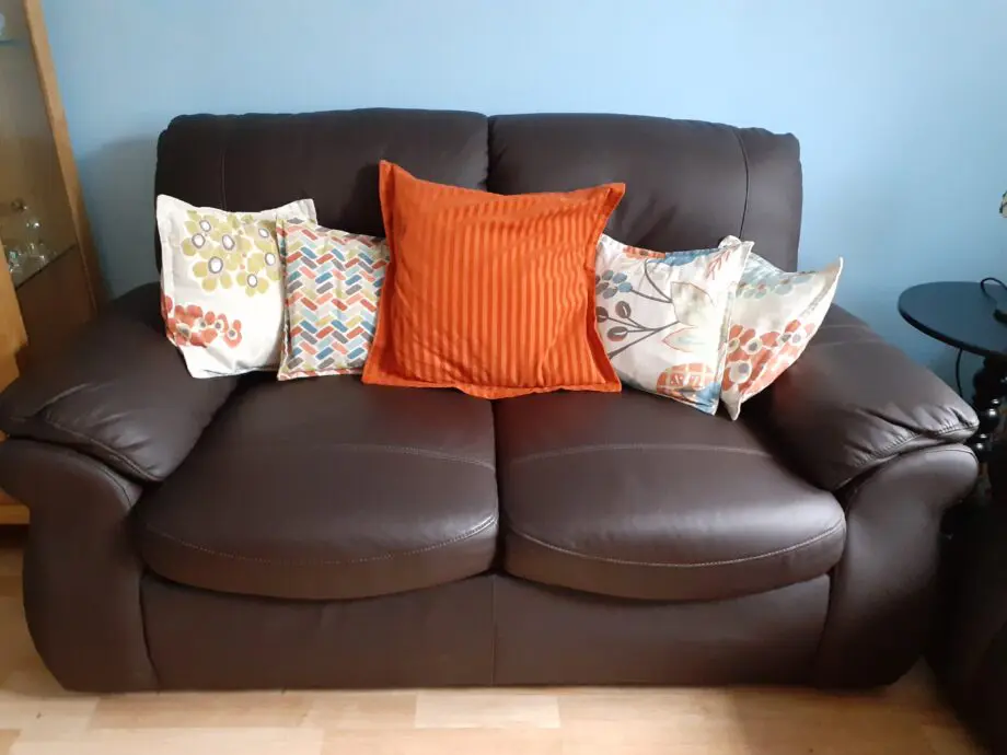 DV Brand Brown Leather 2-seat sofas Matching Pair
