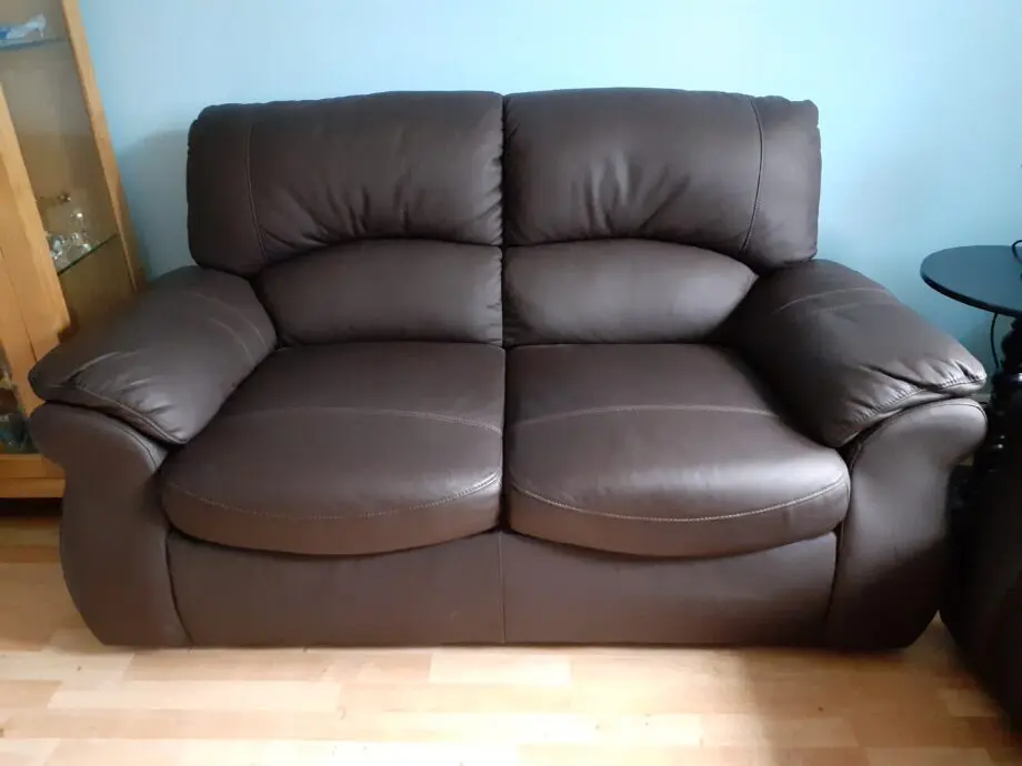 DV Brand Brown Leather 2-seat sofas Matching Pair