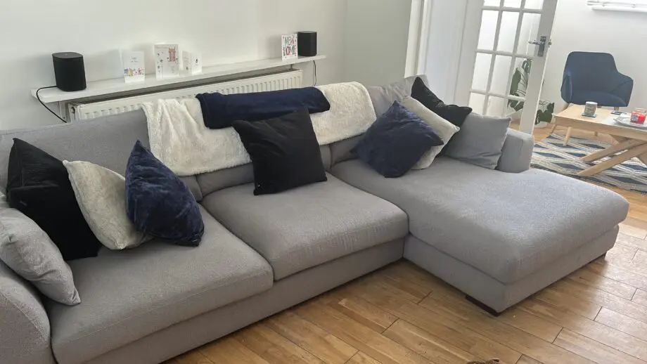 L shaped 5 seater corner sofa (chaise longue end)