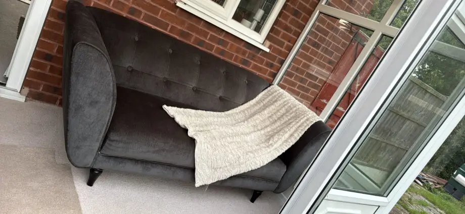 Chesterfield style 2 seater sofa