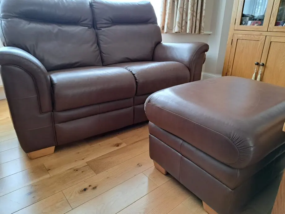Parker Knoll Premium Quality workmanship leather Como oak 2 seater sofa.