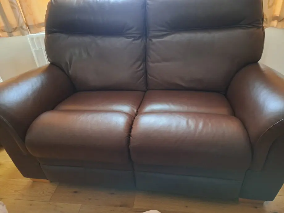 Parker Knoll Premium Quality workmanship leather Como oak 2 seater sofa.