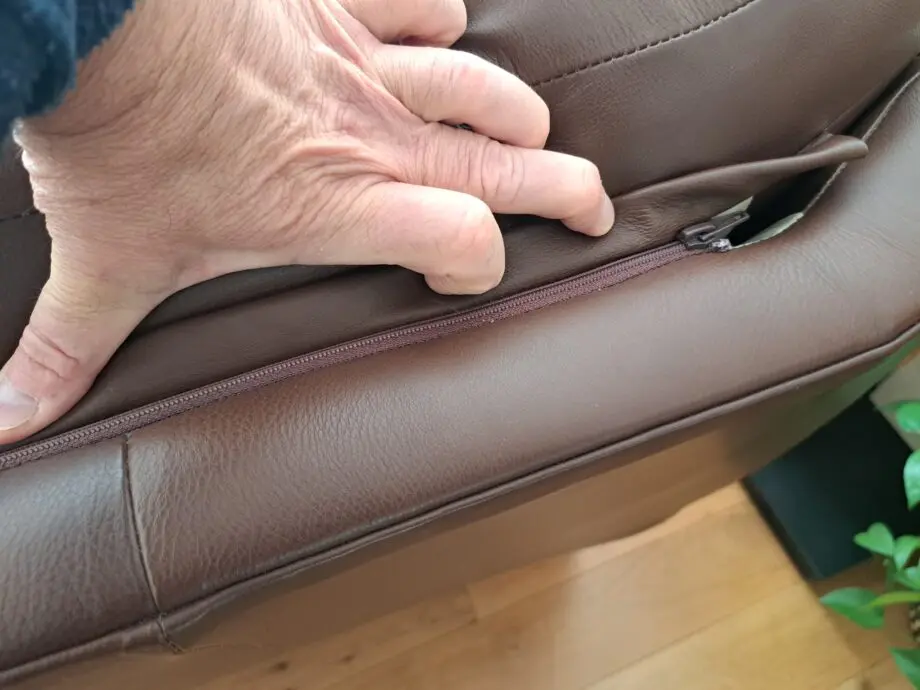 Parker Knoll Premium Quality workmanship leather Como oak 2 seater sofa.