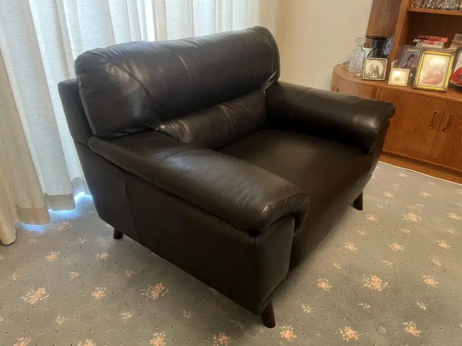 DFS Kylen Black Genuine Leather 4 Seater Sofa & Snuggle Chair