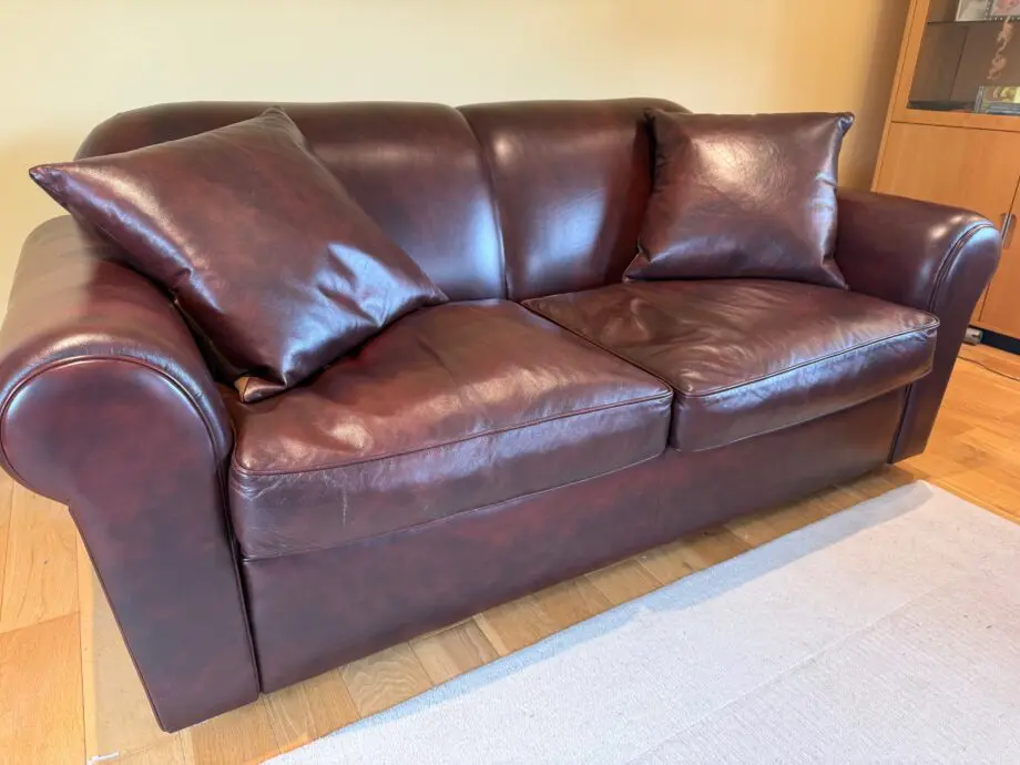 Luxury Wesley Barrel chestnut brown leather sofa - immaculate condition