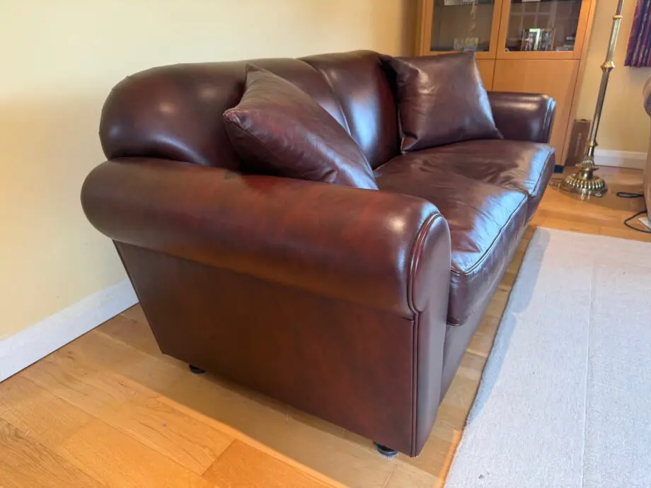 Luxury Wesley Barrel chestnut brown leather sofa - immaculate condition