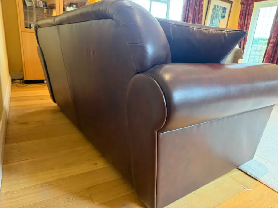 Luxury Wesley Barrel chestnut brown leather sofa - immaculate condition