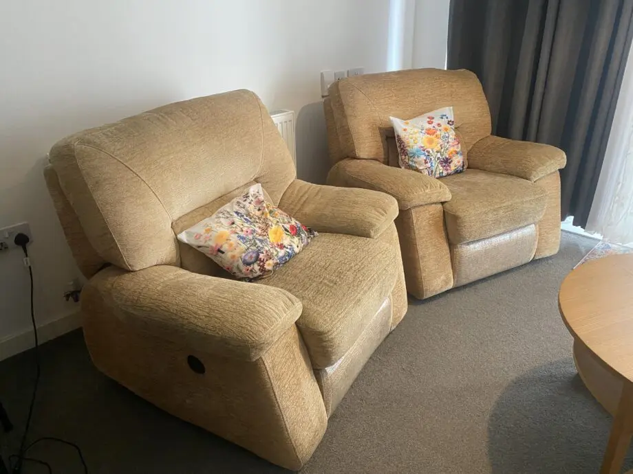 3 Piece Recliner Sofa Set (1 Electric Recliner)