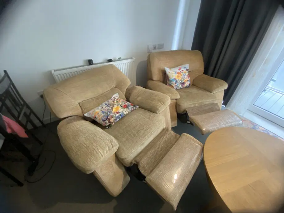 3 Piece Recliner Sofa Set (1 Electric Recliner)