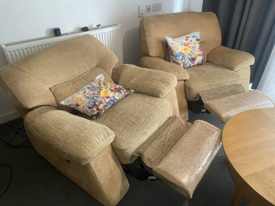 3 Piece Recliner Sofa Set (1 Electric Recliner)
