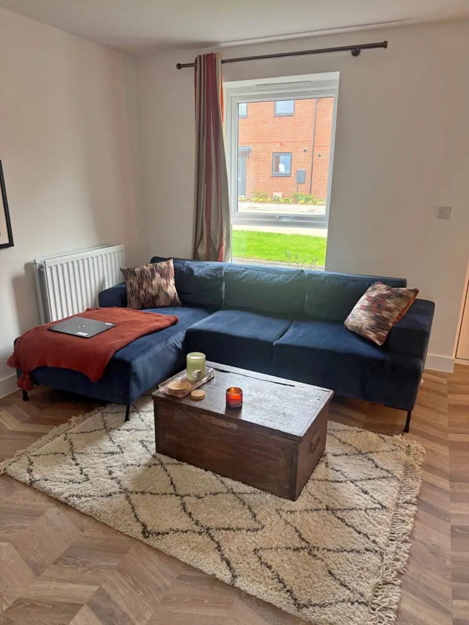 Frederik 3 Seater Compact Corner Chaise Sofa in Saphire blue velvet