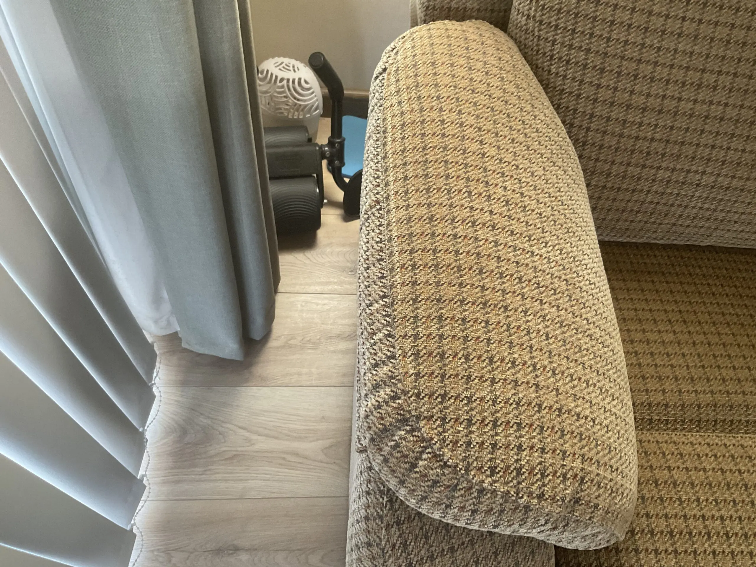 G PLAN Kingsbury 2 X 2 SEATER FABRIC SOFAS 1 POWER RECLINER WITH LUMBER SUPPORT1 SOFA will sell separately