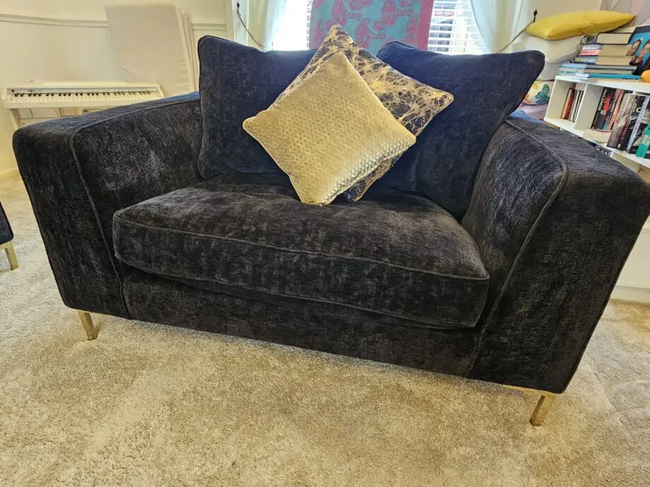 4 Seater Settee and large Cuddle Chair Chair
