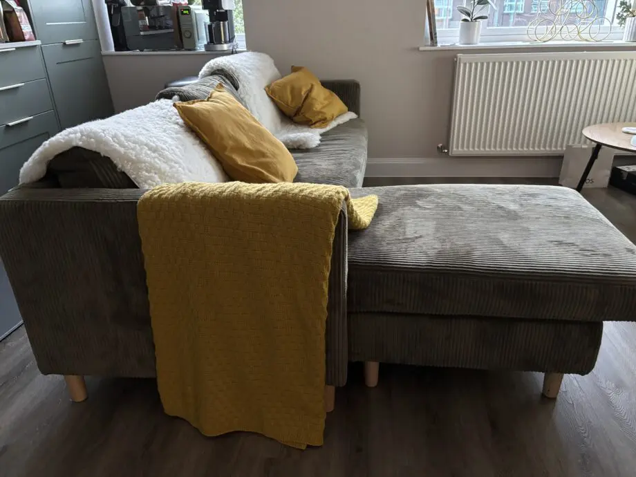 Jysk Sofa FALSLEV chaise longue olive green corduroy - 3-seater sofa with chaise longue