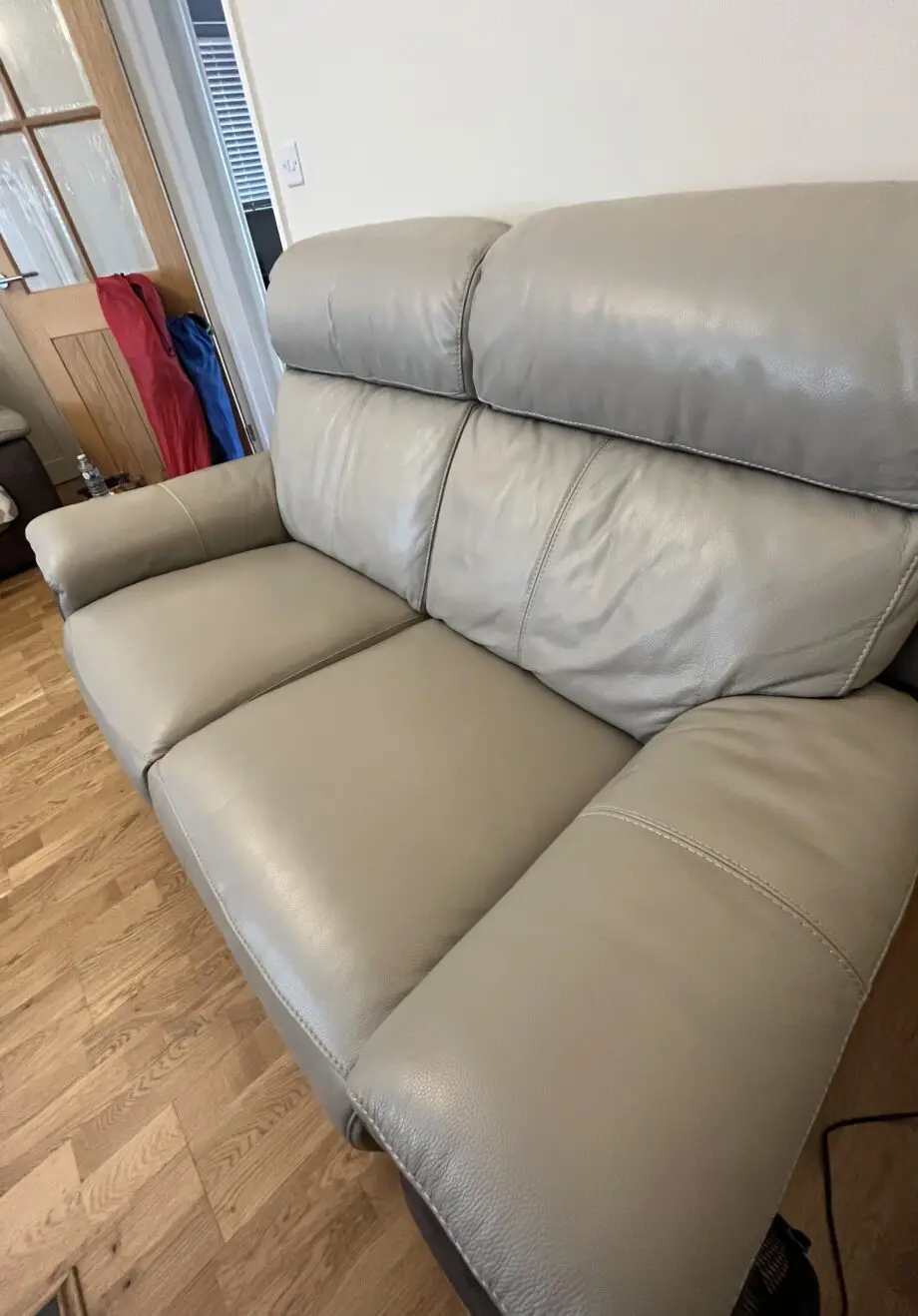 Dfs grey leather/suede power recliner with USB charge ports