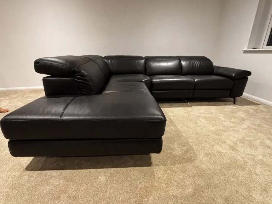 Nattuzzi black 2 electric recliners 1 month old corner sofa